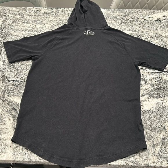 2/25 Size S Under Armour short sleeve hoodie - Picture 10 of 11